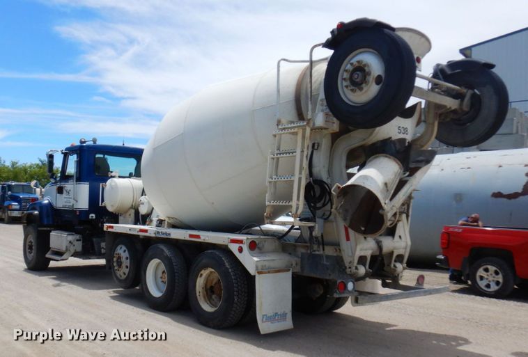 image for item MF9632 2004 International 5500i  ready mix truck