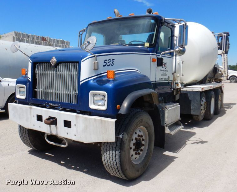 image for item MF9632 2004 International 5500i  ready mix truck