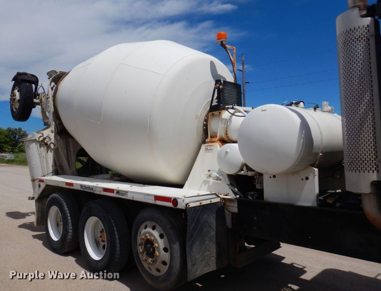 image for item MF9632 2004 International 5500i  ready mix truck