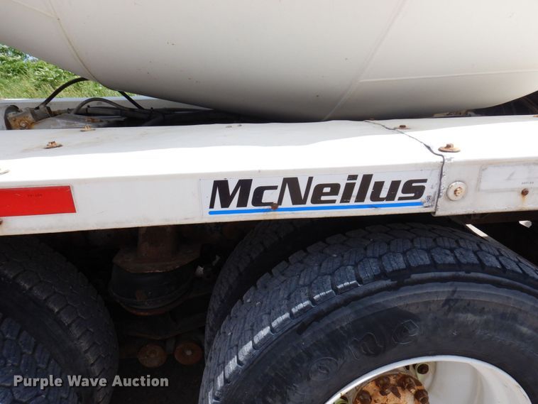 image for item MF9632 2004 International 5500i  ready mix truck