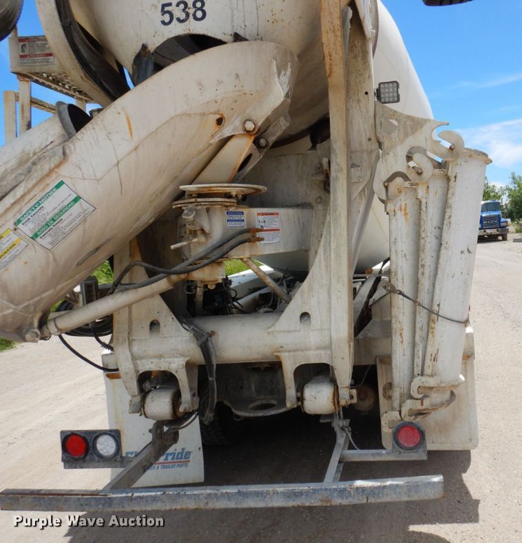 image for item MF9632 2004 International 5500i  ready mix truck