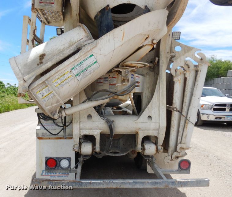 image for item MF9632 2004 International 5500i  ready mix truck