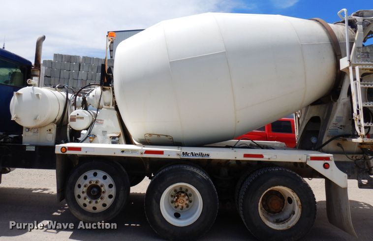 image for item MF9632 2004 International 5500i  ready mix truck