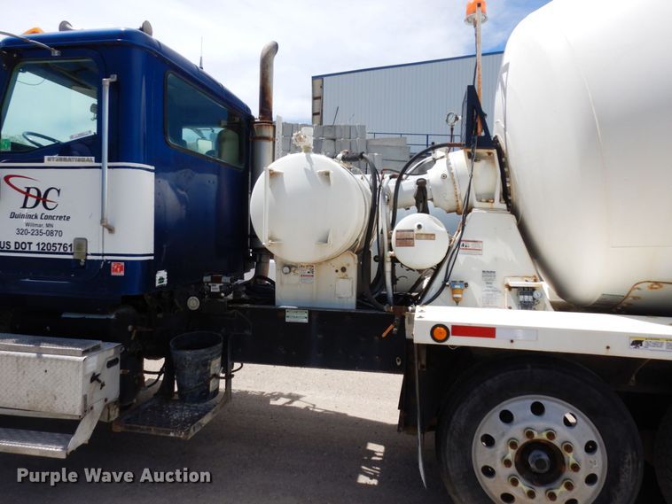 image for item MF9632 2004 International 5500i  ready mix truck