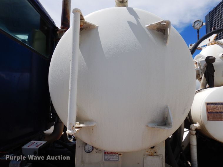 image for item MF9632 2004 International 5500i  ready mix truck