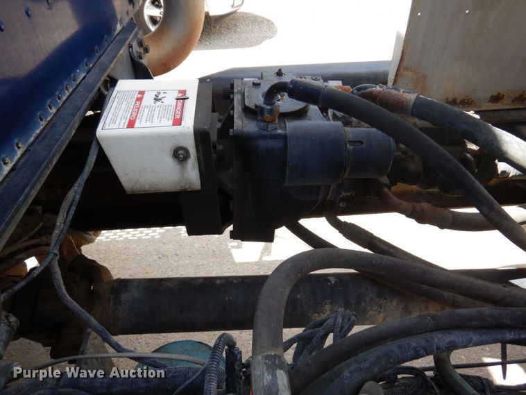 image for item MF9632 2004 International 5500i  ready mix truck