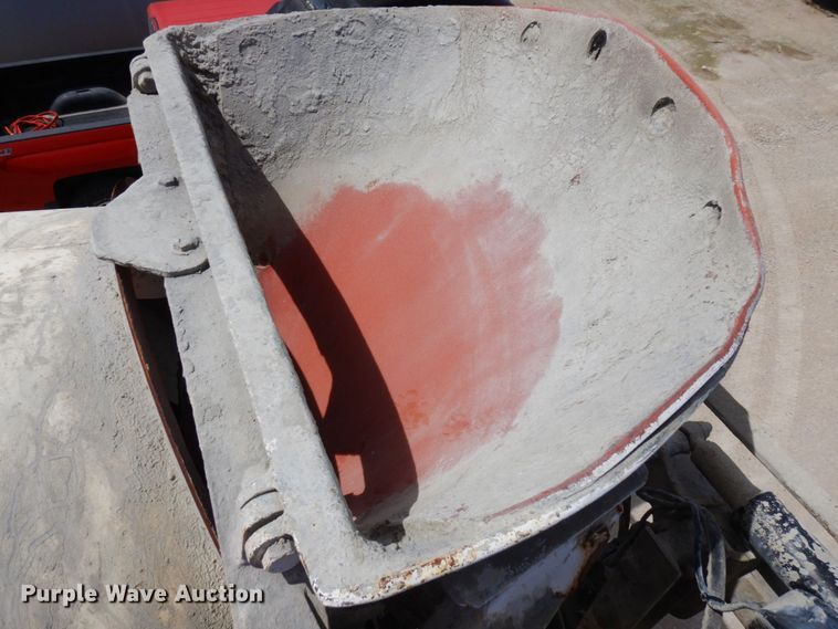 image for item MF9632 2004 International 5500i  ready mix truck