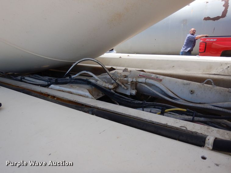 image for item MF9632 2004 International 5500i  ready mix truck