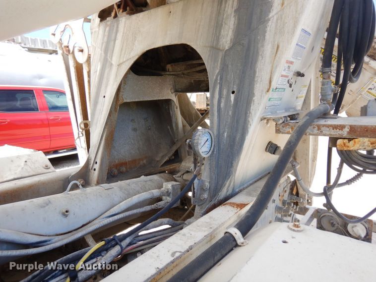 image for item MF9632 2004 International 5500i  ready mix truck