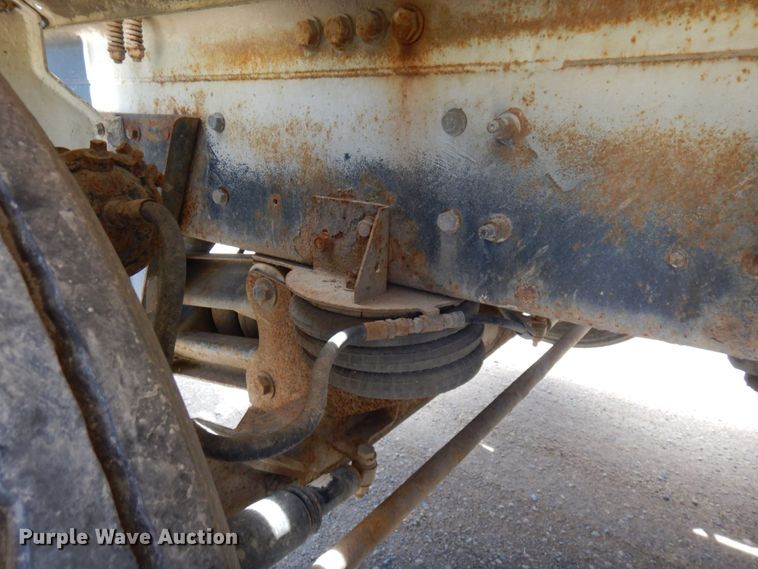 image for item MF9632 2004 International 5500i  ready mix truck