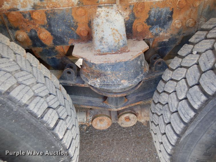 image for item MF9632 2004 International 5500i  ready mix truck