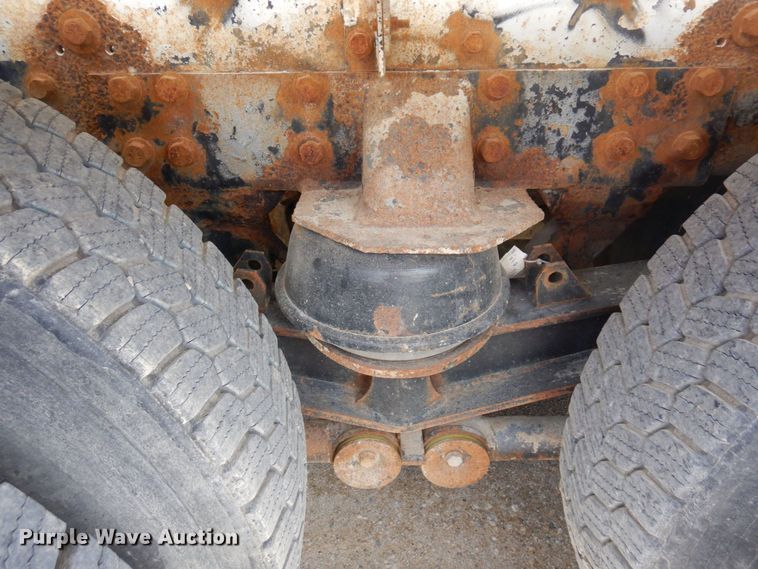 image for item MF9632 2004 International 5500i  ready mix truck