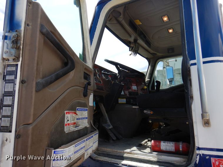 image for item MF9632 2004 International 5500i  ready mix truck