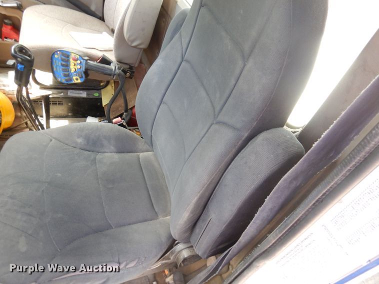 image for item MF9632 2004 International 5500i  ready mix truck