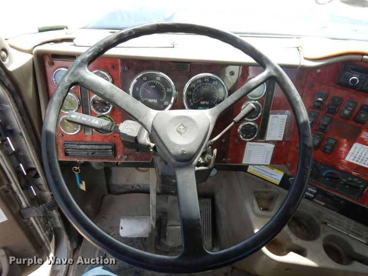 image for item MF9632 2004 International 5500i  ready mix truck