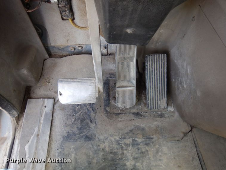 image for item MF9632 2004 International 5500i  ready mix truck