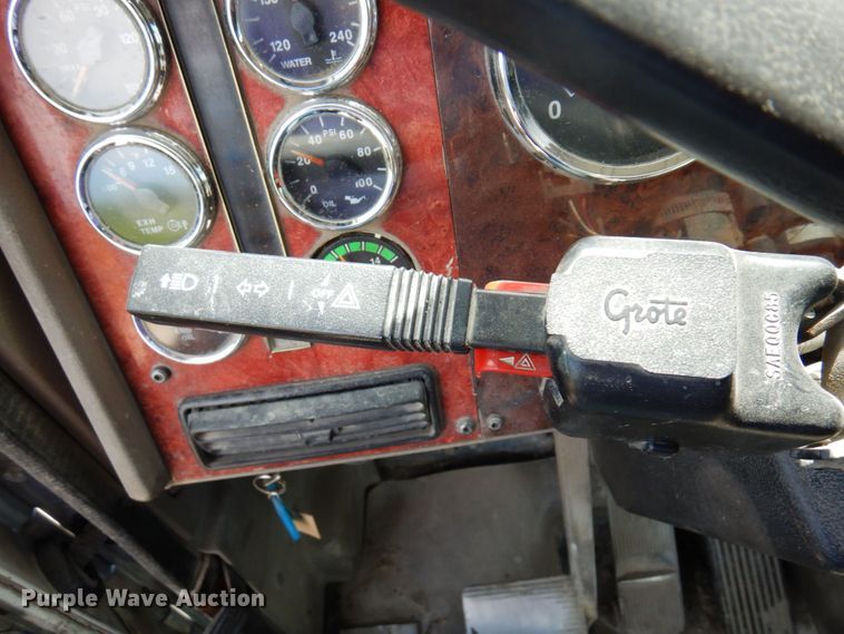 image for item MF9632 2004 International 5500i  ready mix truck