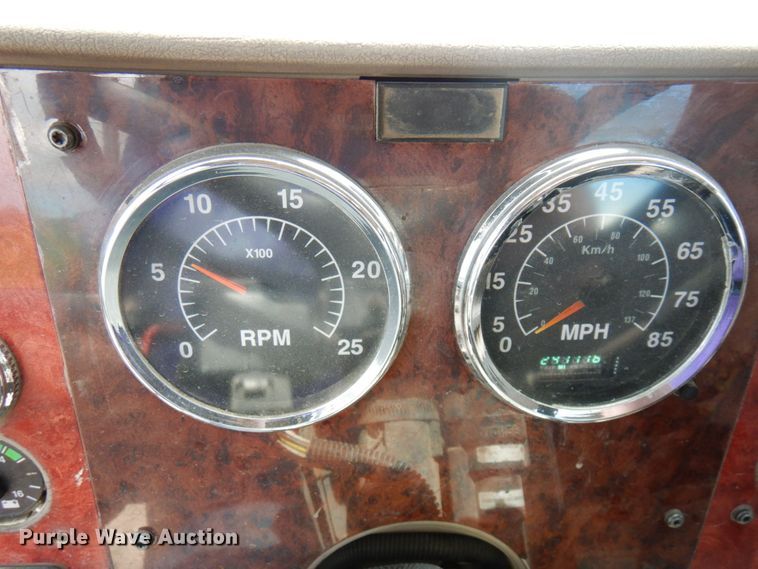 image for item MF9632 2004 International 5500i  ready mix truck