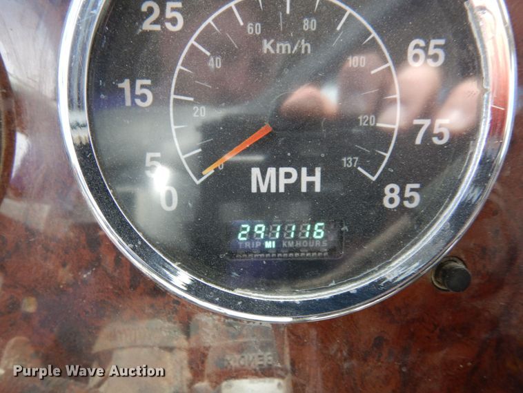 image for item MF9632 2004 International 5500i  ready mix truck