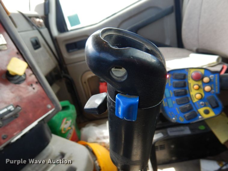 image for item MF9632 2004 International 5500i  ready mix truck