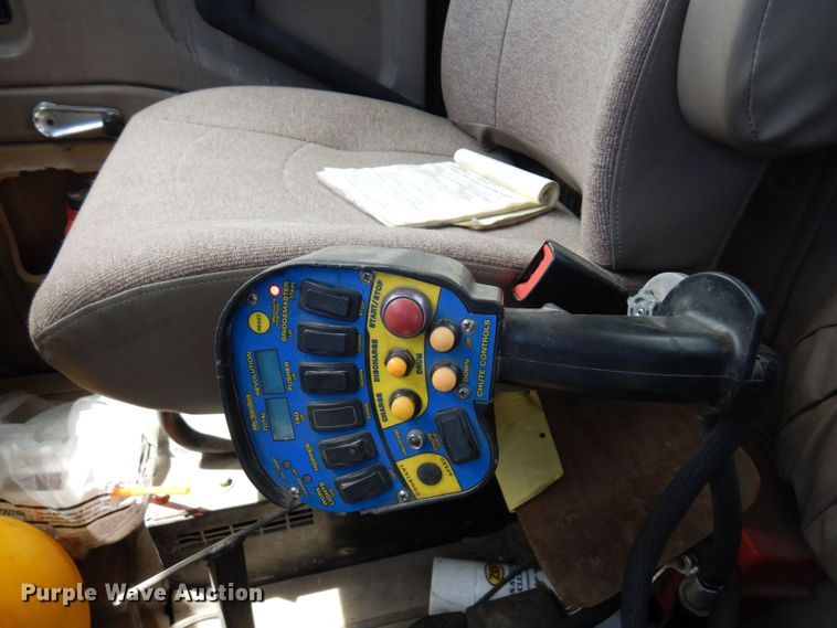 image for item MF9632 2004 International 5500i  ready mix truck