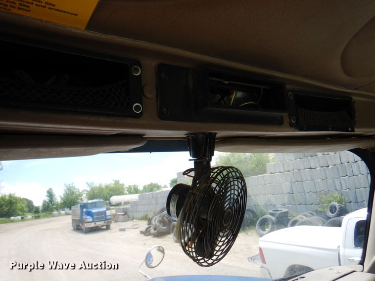 image for item MF9632 2004 International 5500i  ready mix truck