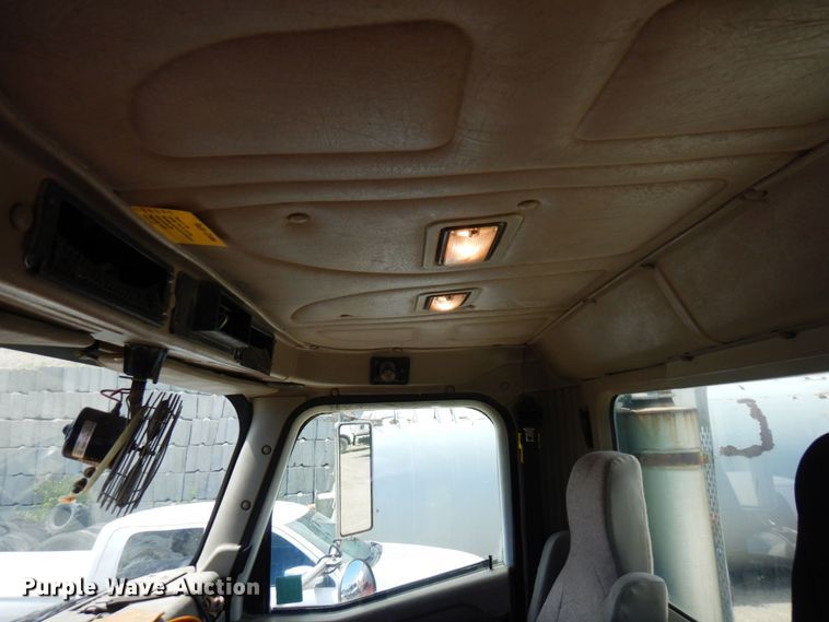 image for item MF9632 2004 International 5500i  ready mix truck