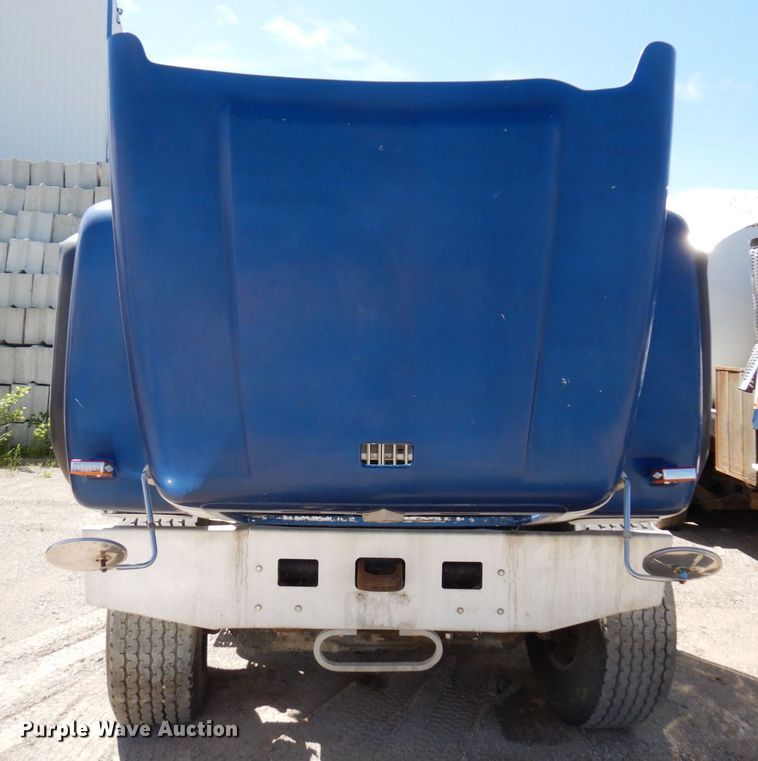 image for item MF9632 2004 International 5500i  ready mix truck