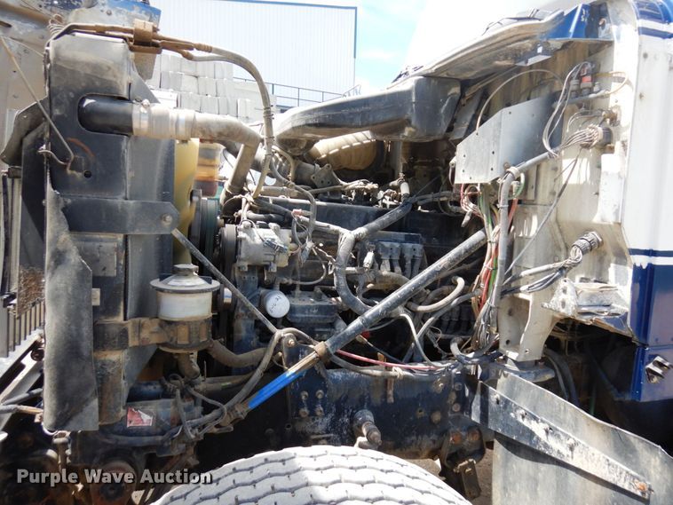 image for item MF9632 2004 International 5500i  ready mix truck