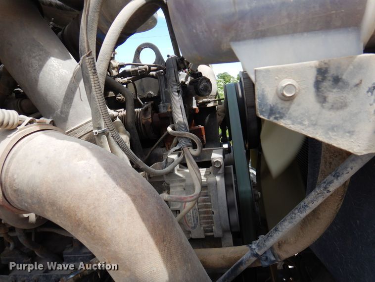 image for item MF9632 2004 International 5500i  ready mix truck