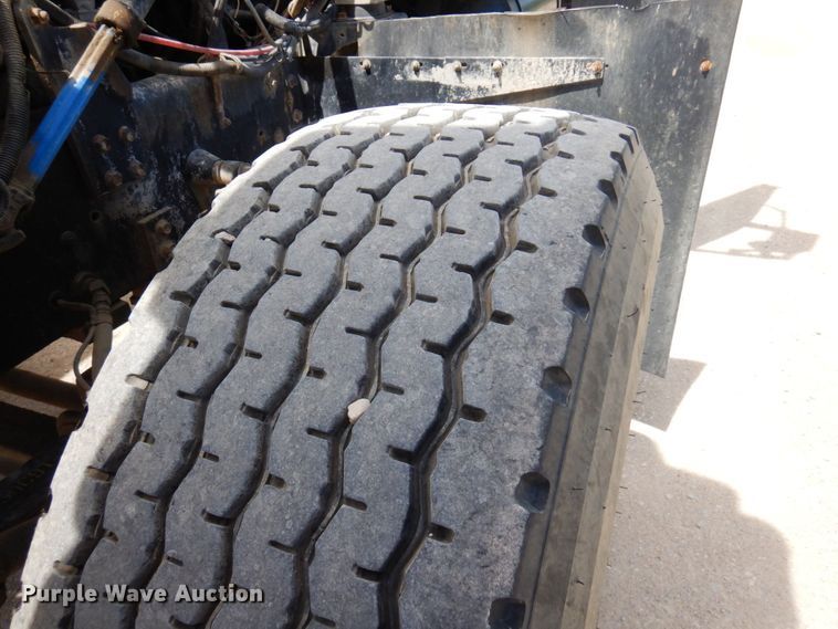 image for item MF9632 2004 International 5500i  ready mix truck