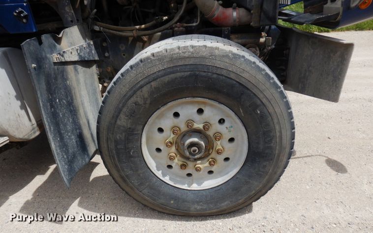 image for item MF9632 2004 International 5500i  ready mix truck