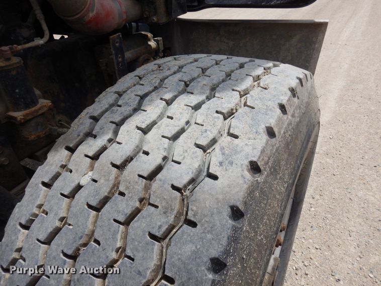 image for item MF9632 2004 International 5500i  ready mix truck