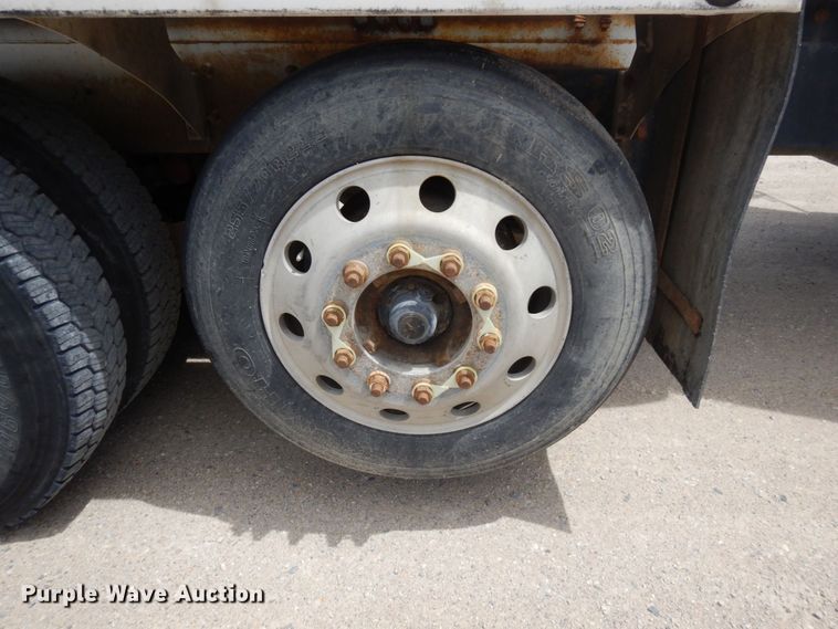 image for item MF9632 2004 International 5500i  ready mix truck