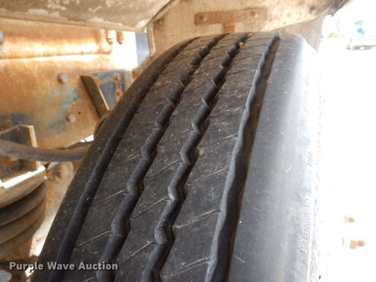 image for item MF9632 2004 International 5500i  ready mix truck