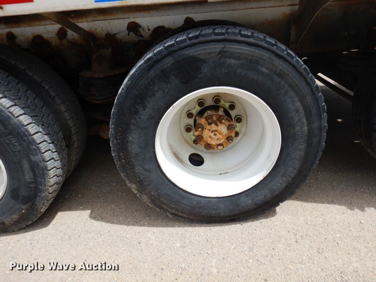 image for item MF9632 2004 International 5500i  ready mix truck