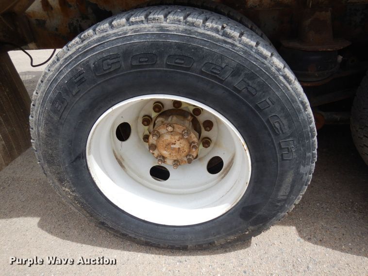 image for item MF9632 2004 International 5500i  ready mix truck