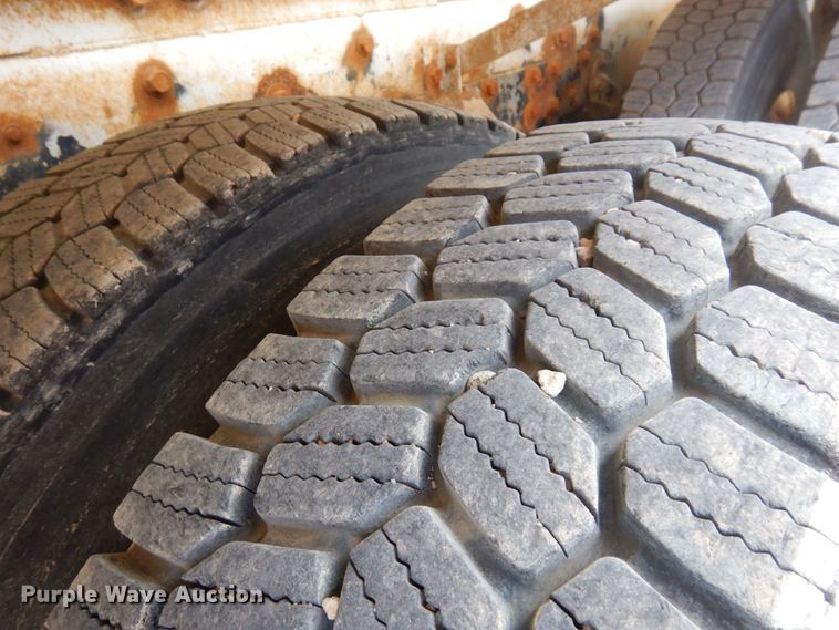 image for item MF9632 2004 International 5500i  ready mix truck