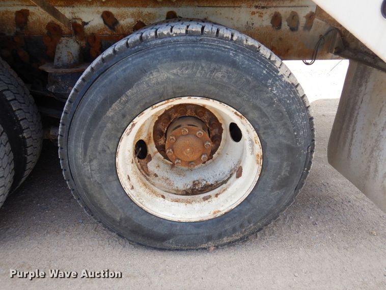 image for item MF9632 2004 International 5500i  ready mix truck