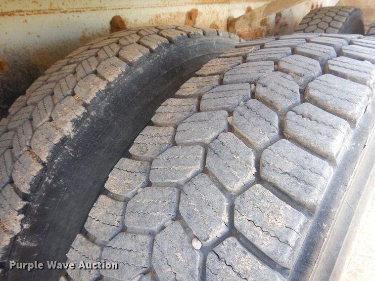 image for item MF9632 2004 International 5500i  ready mix truck