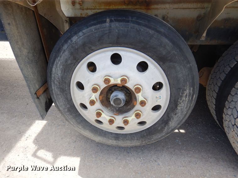 image for item MF9632 2004 International 5500i  ready mix truck