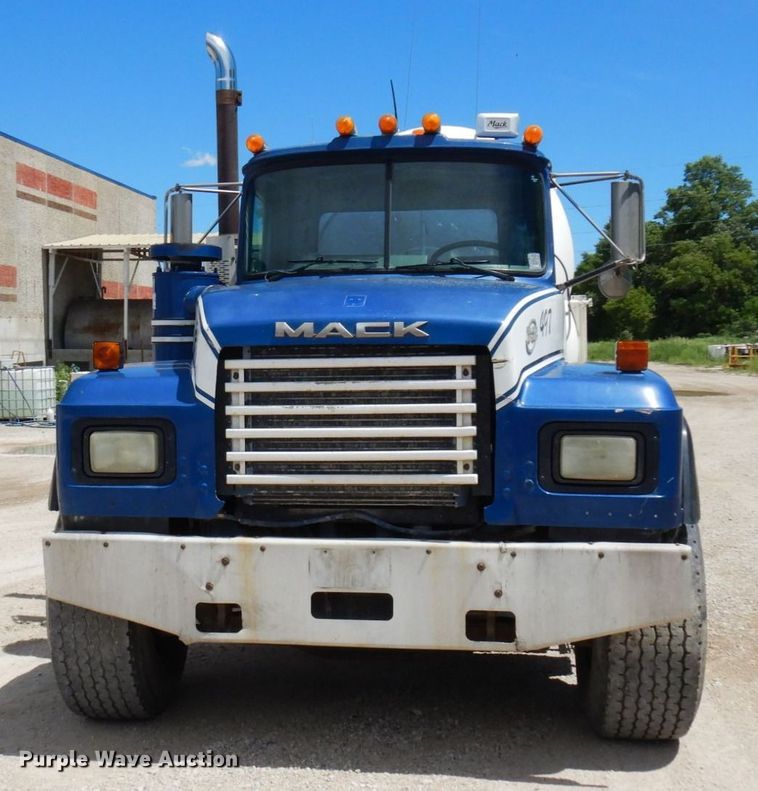 image for item MF9633 1999 Mack RD690S  ready mix truck
