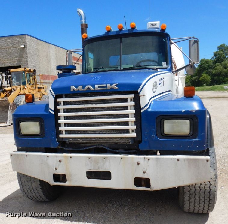 image for item MF9633 1999 Mack RD690S  ready mix truck