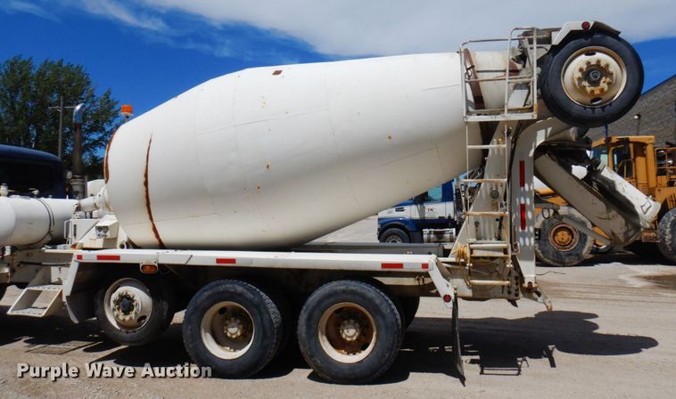 image for item MF9633 1999 Mack RD690S  ready mix truck