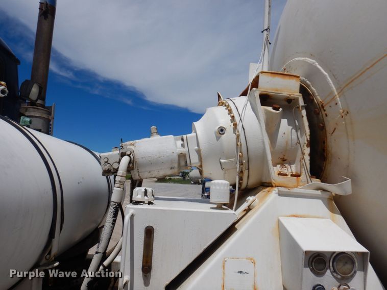 image for item MF9633 1999 Mack RD690S  ready mix truck