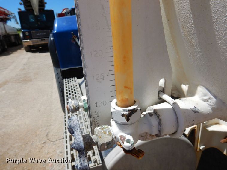 image for item MF9633 1999 Mack RD690S  ready mix truck