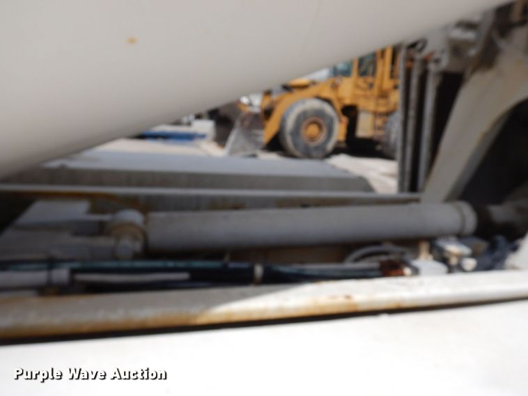 image for item MF9633 1999 Mack RD690S  ready mix truck