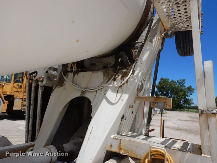 image for item MF9633 1999 Mack RD690S  ready mix truck