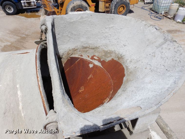 image for item MF9633 1999 Mack RD690S  ready mix truck