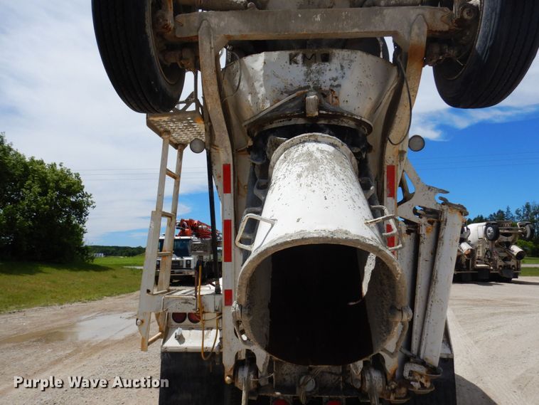 image for item MF9633 1999 Mack RD690S  ready mix truck